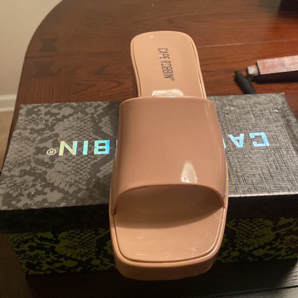 Sandals - Picture 2 of 3
